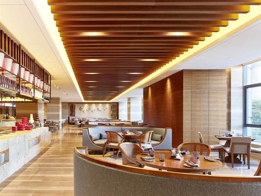 Sheraton Grand Zhengzhou Hotel Buitenkant foto