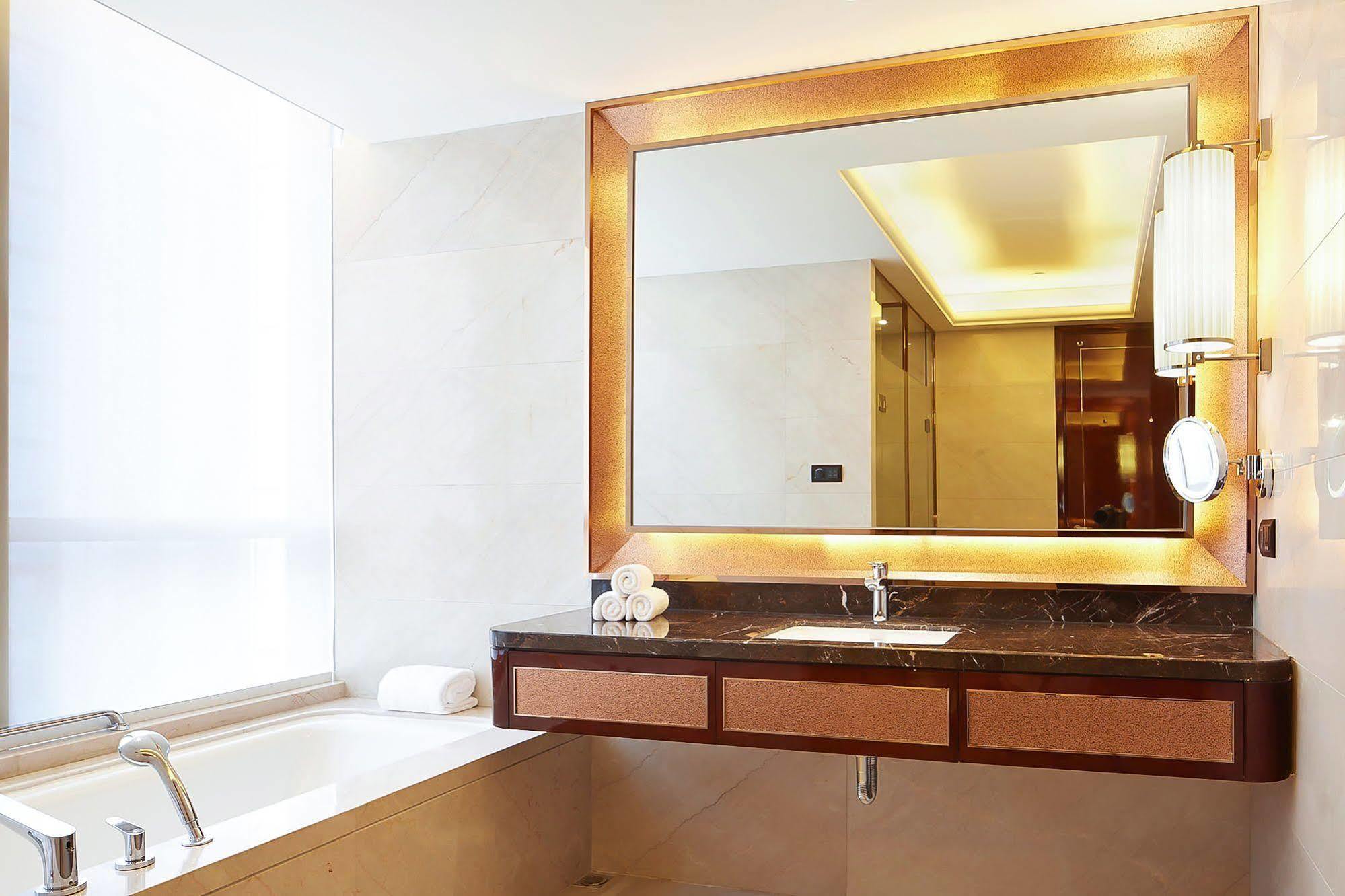 Sheraton Grand Zhengzhou Hotel Buitenkant foto