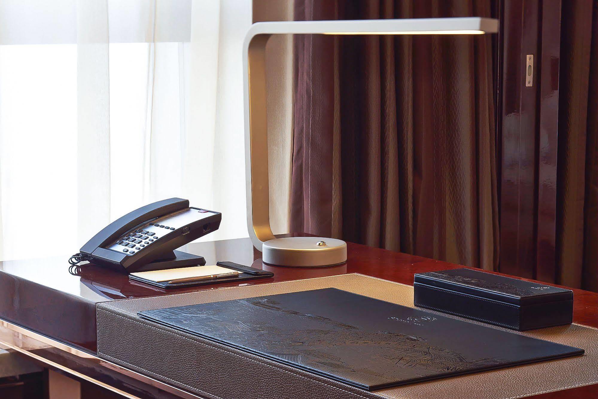 Sheraton Grand Zhengzhou Hotel Buitenkant foto